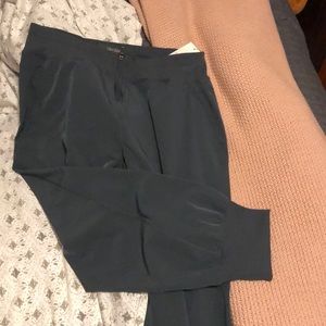 NWT Kensie Active Capris